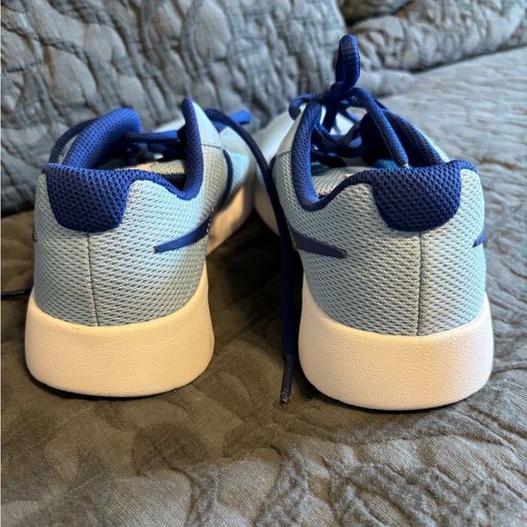 Nike Tanjun  light blue Youth size 5 - Picture 2 of 5